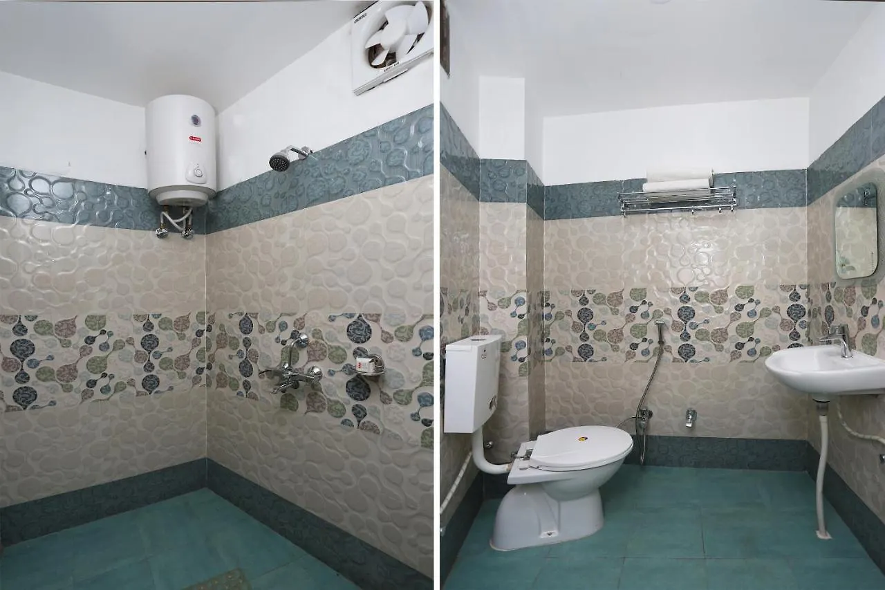 Oyo 10338 Hotel Aadesh Palace Varanasi 3*,