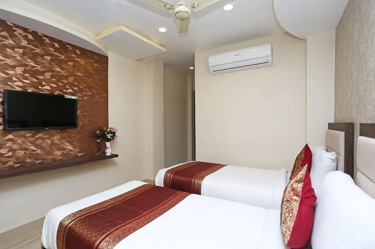 ***  Oyo 10338 Hotel Aadesh Palace Varanasi Indien